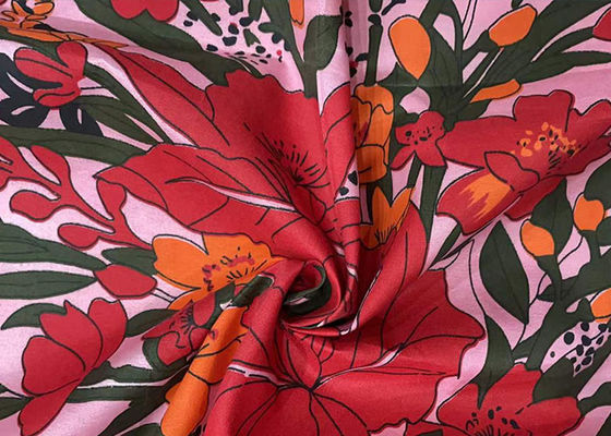 Strickte Polyester-Verzerrung 100% Matratzen-steppendes Gewebe 110gsm 100T